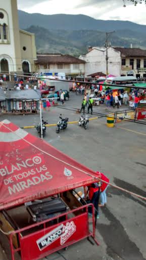 Alcalde de Calima El Darién Héctor Fabio Zapata dice:  ¡Presente! a su gente